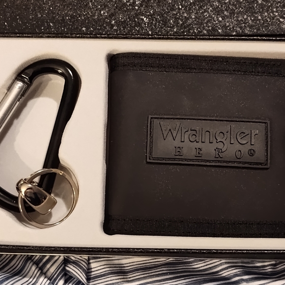 NEW!! Men's WRANGLER Wallet - Picture 2 of 6
